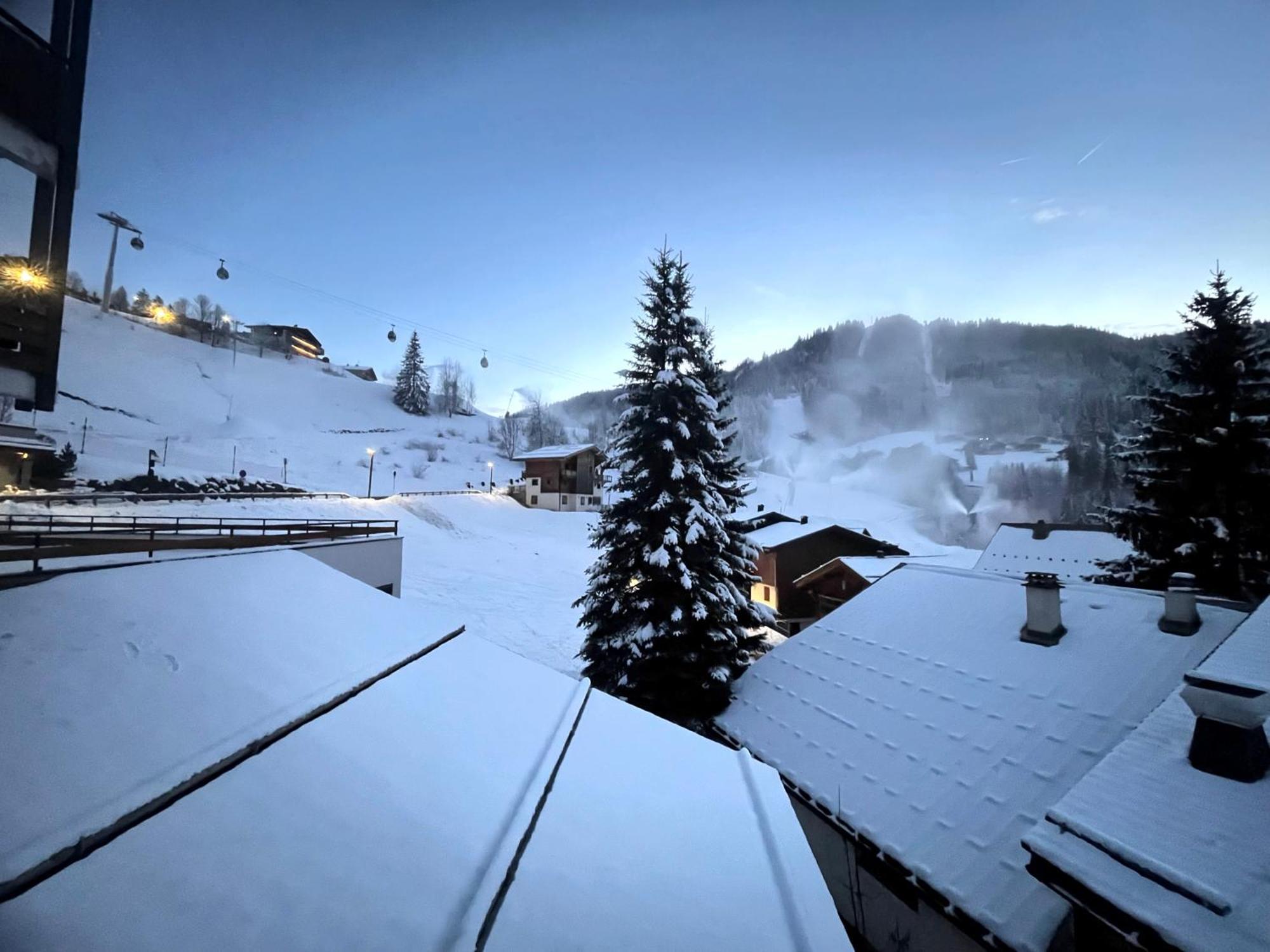 Ours Polaire Bel Appartement Village Et Pistes La Clusaz Exterior photo